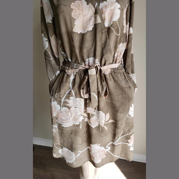 NWT Dex Dress - Picture 4 of 8